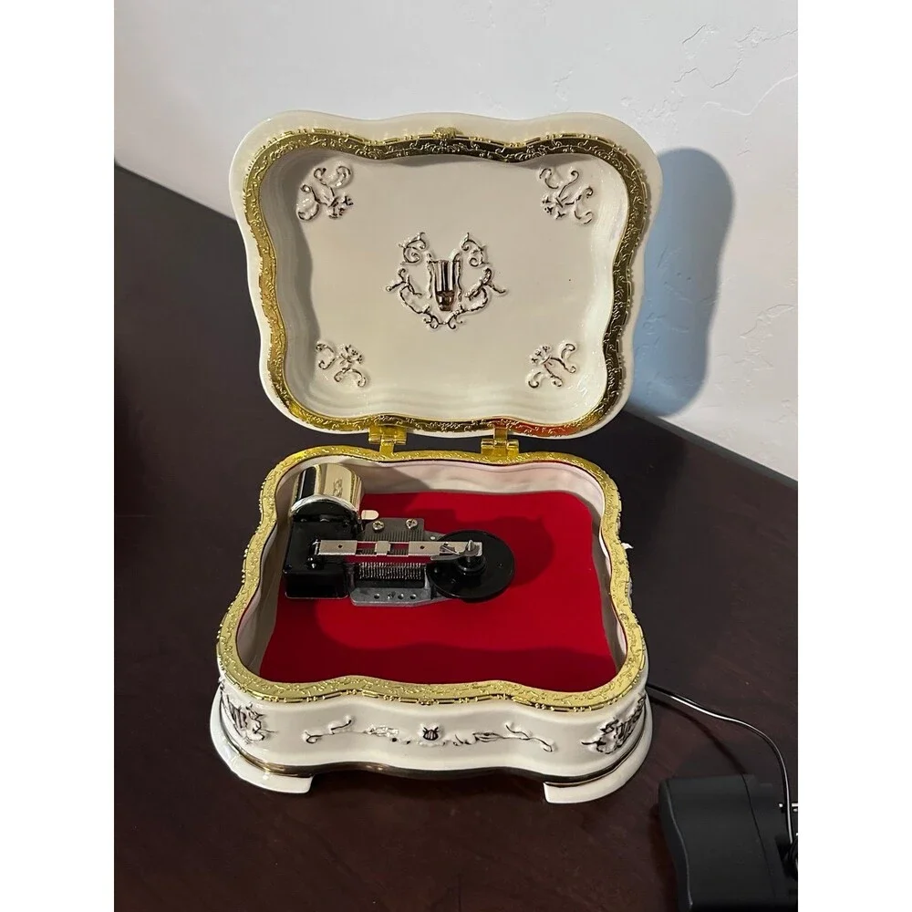 Beautiful Vintage Porcelain Mr. Christmas All-Season Symphonium Music Box Gold